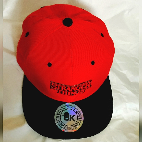 New STRANGER THINGS Baseball Cap! 2-Toned Rd/Blk. Embroidery. Adjustable. Unisex - Picture 4 of 7